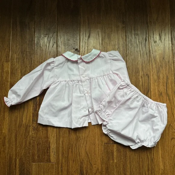 Petit Ami Girls Christmas Smocked Santa Diaper Set 3mo - Picture 3 of 4